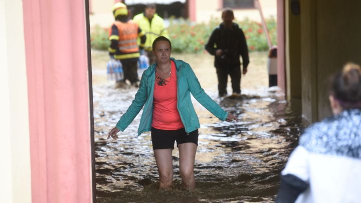 Pozor na silné bouřky s přívalovým deštěm, varují před nedělí meteorologové