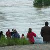 Lidé sem chodí s obavami pozorovat stoupající hladinu rozvodněného Labe.