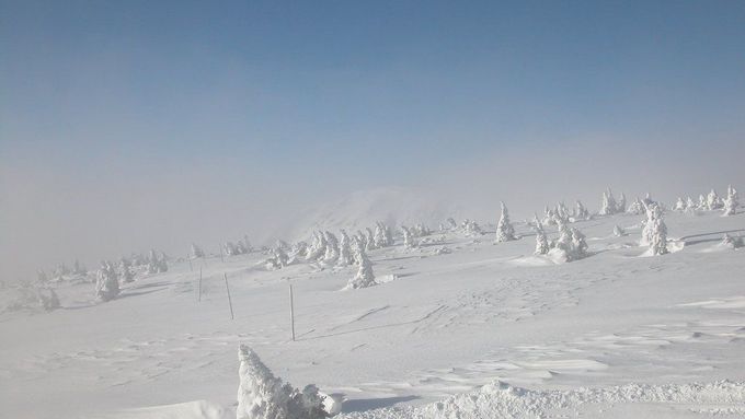 Sněhová nadílka zabalila hory do bílé peřiny