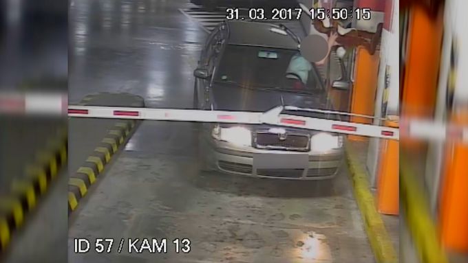 Řidič ukradl plyšáka, hrozí mu 2 roky vězení