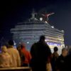 Video: Poškozená loď Carnival Triumph, která zapáchala výkaly tisíců cestujících, konečně dorazila do přístavu v Alabamě.