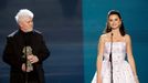 Pedro Almodóvar a Penélope Cruz na předávání cen Goya v roce 2022.