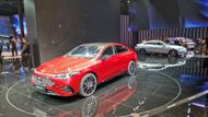 Mercedes také vsadil na auta s prodlouženým rozvorem náprav, které jsou v Číně velmi populární. A tak připravil upravenou novou generaci modelu CLA včetně elektrické verze.
