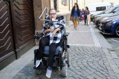 V Česku žije přes milion lidí s handicapem, víc než desetina z nich si sama nenakoupí