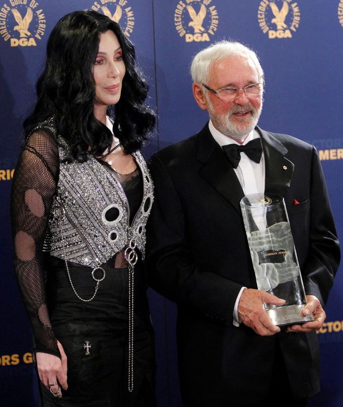 Norman Jewison se zpěvačkou Cher v roce 2010.