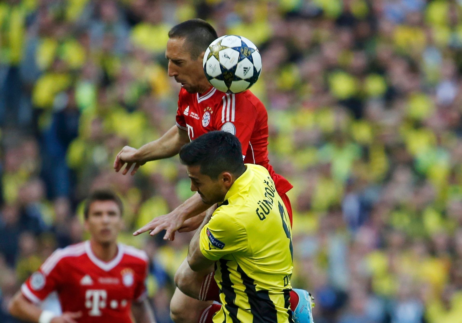 Fotbal, Liga mistrů, Bayern - Dortmund: Franck Ribéry - lkay Gündogan
