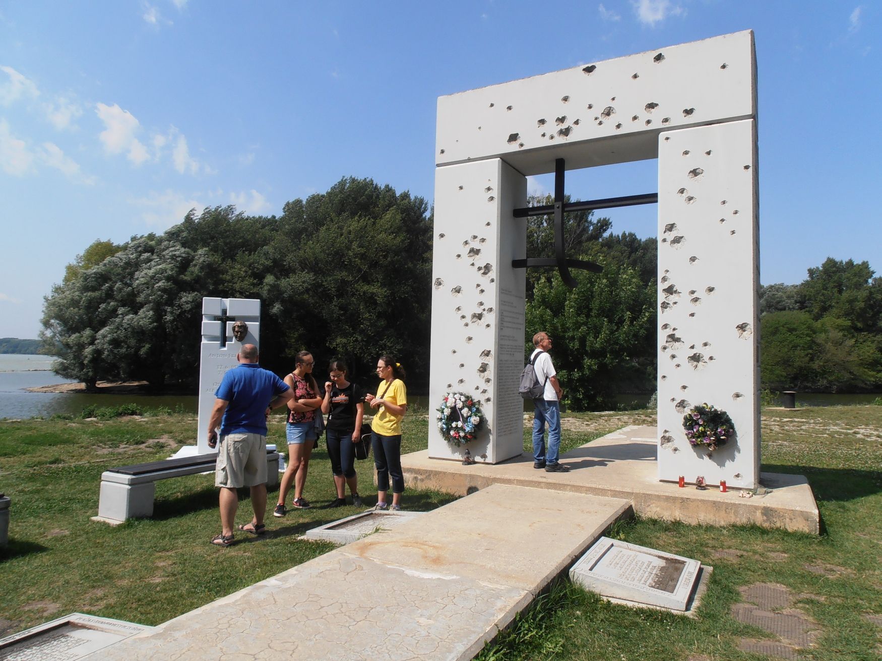 Železná opona Pohraniční stráž ČSSR oběti památník Brána svobody na soutoku Dunaje a Moravy