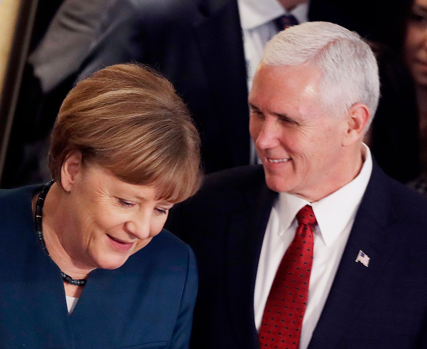 Mike Pence a Angela Merkelová