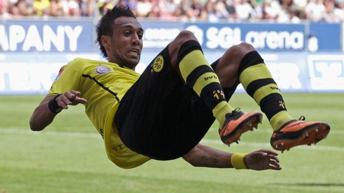 Fanoušci Dortmundu měli hned v prvním zápase nového ročníku Bundesligy velký důvod k radosti. Hattrickem se o výhru 4:0 v Augsburgu postaral Pierre-Emerick Aubameyang.