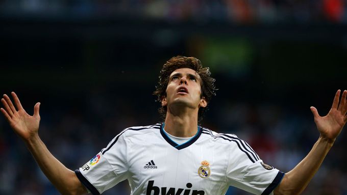 Kaká se raduje z gólu, díky němuž Real Madrid vedl nad Valladolidem 3:2. Nakonec Real vyhrál 4:3.