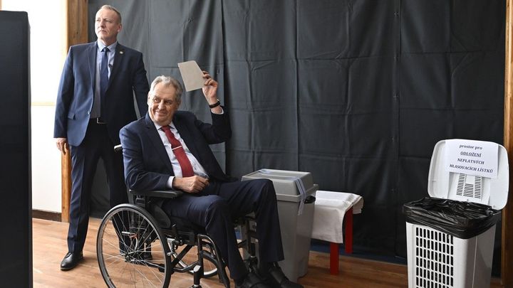 Záznam: Miloš Zeman odvolil v Lánech. Prezident by měl mít politické zkušenosti, řekl; Zdroj foto: ČTK