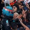 George Russell z  Mercedesu slaví triumf v kvalifikačním sprintu na GP Brazílie F1 2022