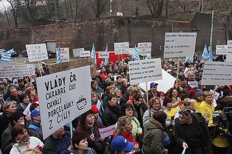 Skláři demonstrují před vládou