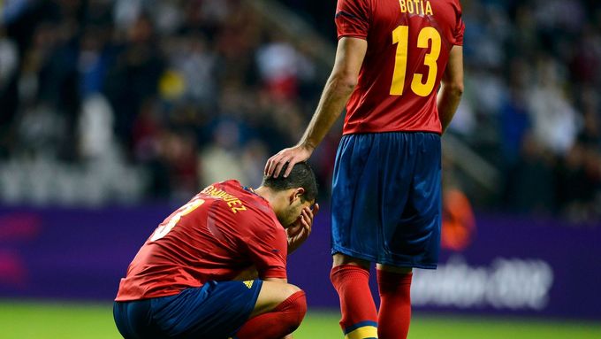 Zklamání španělských fotbalistů po porážce od Hondurasu na olympiádě