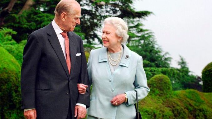 Královna Alžběta II. se svým chotěm, princem Filipem
