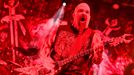 Na snímku ze včerejšího koncertu Slayer je kytarista Kerry King.