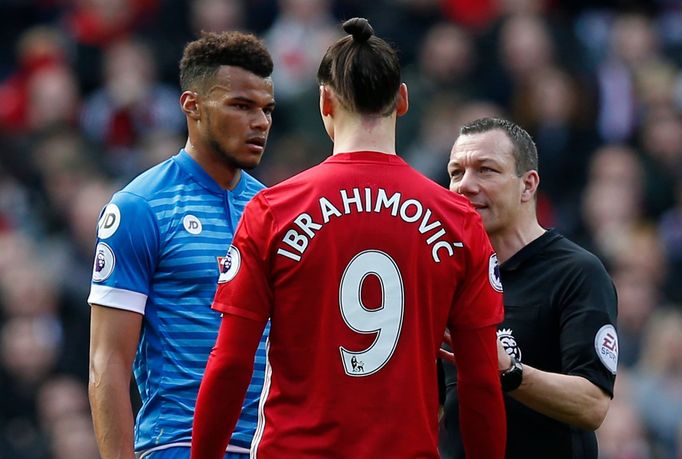 Zlatan Ibrahimovic a Tyrone Mings