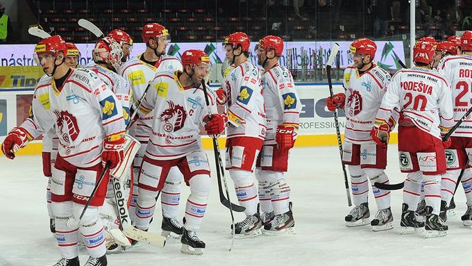 Hokejisté Třince se radují z vítězství v utkání 6. kola Tipsport extraligy 2012/13 s pražskou Spartou.