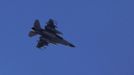 An Israeli F16 fighter jet flies over the southern city of Ashdod November 15, 2012. A Hamas rocket killed three Israelis north of the Gaza Strip on Thursday, drawing the first blood from Israel as the Palestinian death toll rose to 15 in a military showdown lurching closer to all-out war and an invasion of the enclave. REUTERS/Amir Cohen (ISRAEL - Tags: POLITICS CIVIL UNREST TRANSPORT MILITARY) Published: Lis. 15, 2012, 4:58 odp.