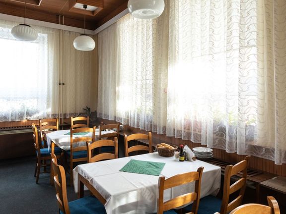 Zadní místnost neboli salónek.