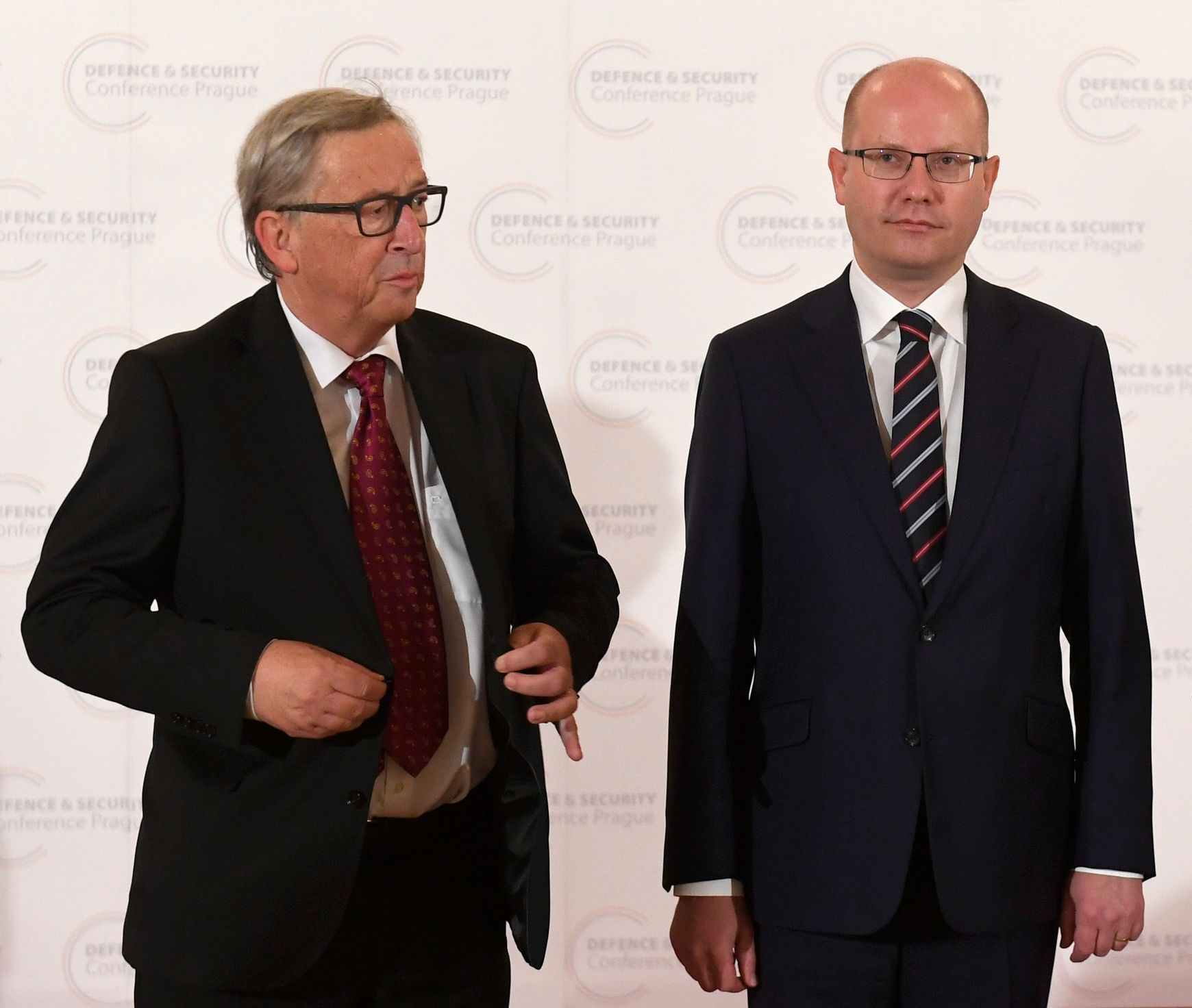 Předseda Evropské komise Jean-Claude Juncker a český premiér Bohuslav Sobotka na konferenci Evropské unie.