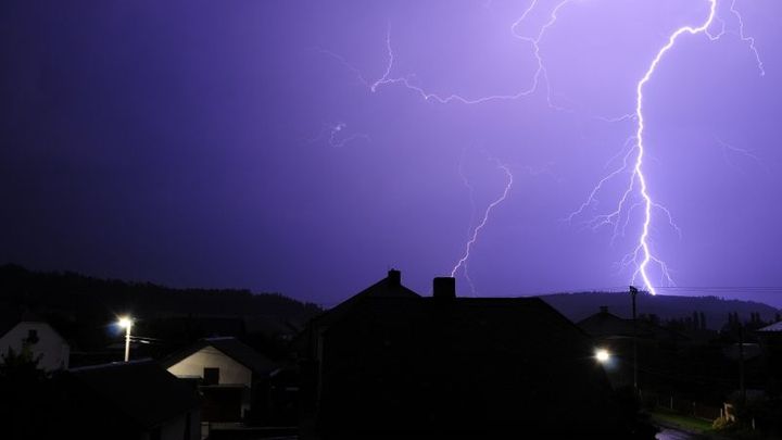 Jih a západ Čech čekají silné bouřky, hrozí zatopení sklepů i rozvodnění toků; Zdroj foto: Aktuálně.cz