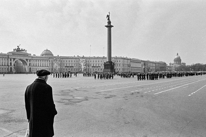 Vladimír Birgus: Fotografie z výstav Červená a modrá a Černá a bílá, pořádaných k jeho jubileu (70. let, rok 2024)