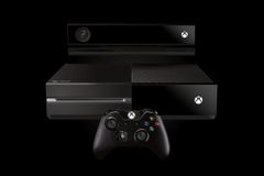 Nový Xbox One má problém, část modelů nečte disky