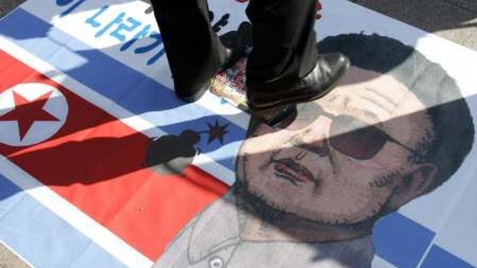 Jaderný test Severní Koreje vyvolal v Jižní Koreji ostré protesty proti komunistickému režimu Kim Čong-ila.