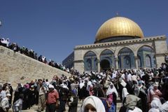 Izrael chce omezit použití tlampačů pro svolávání muslimů k modlitbě. Kvůli rušení nočního klidu