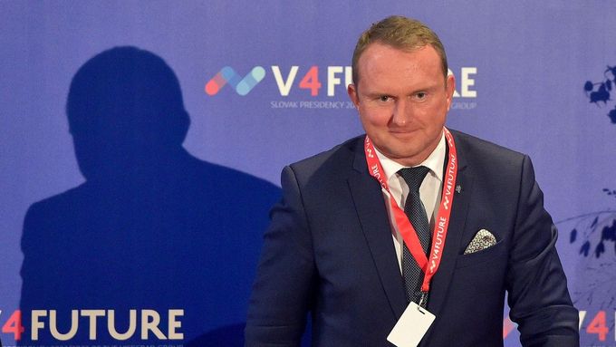 Bývalý šéf protokolu Hradu Vladimír Kruliš je od dubna hlavním expertem v oblasti organizační a protokolu České národní banky.