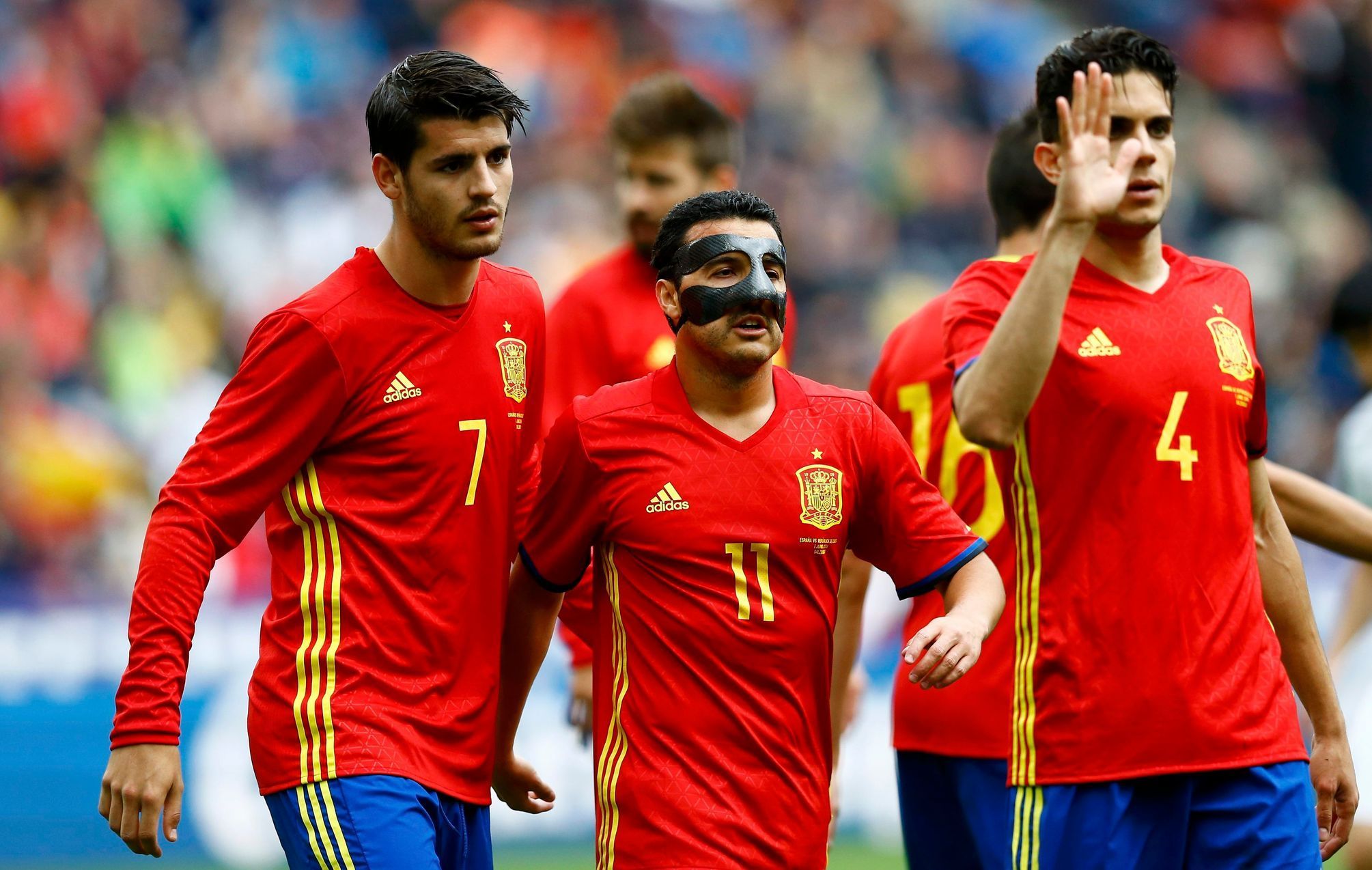 Dresy pro Euro: Alvaro Morata, Pedro Rodriguez a Marc Bartra (Španělsko)