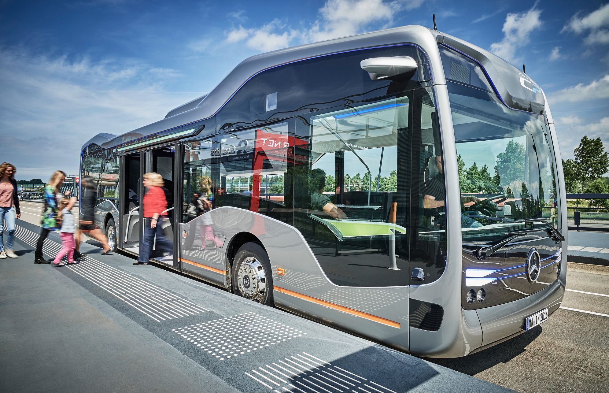 Mercedes Future Bus - předobok