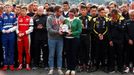 F1, VC Belgie 2019: Máma a bratr při minutě ticha za zesnulého pilota F2 Anthoinea Huberta.