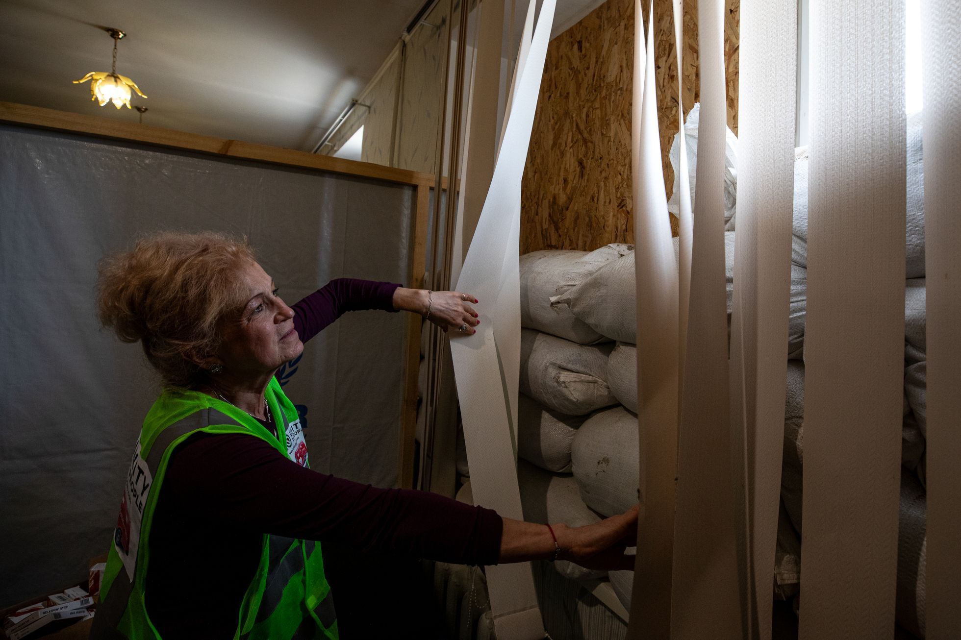 Město Orichiv, Orechov, Ukrajina, fronta, trosky, bunkr, úkryt, civilisté