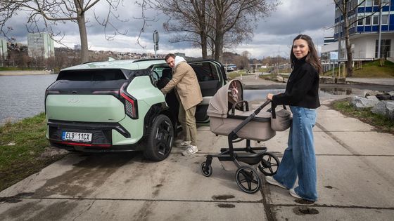 Kia EV3 očima mladé rodiny. Problémy jsou hlavně dva. Kočár a ocelová noha
