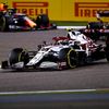 Antonio Giovinazzi a Kimi Räikkönen v Alfě Romeo ve Velké ceně Bahrajnu 2021