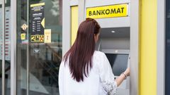 ilustrační fotografie, banka, Raiffeisen BANK, bankomat, 2017
