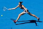 První dva dny Australian Open přinesly spoustu událostí. Jednou z nich je nečekaně velký rozdíl mezi tím, jak si vedly zástupkyně dvou velmocí, posledních vítězů Fed Cupu.