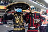 S emocemi nešetřili ani fanoušci. Tito dva dorazili v kostýmech Mariachi a Fermina na VC Mexika.