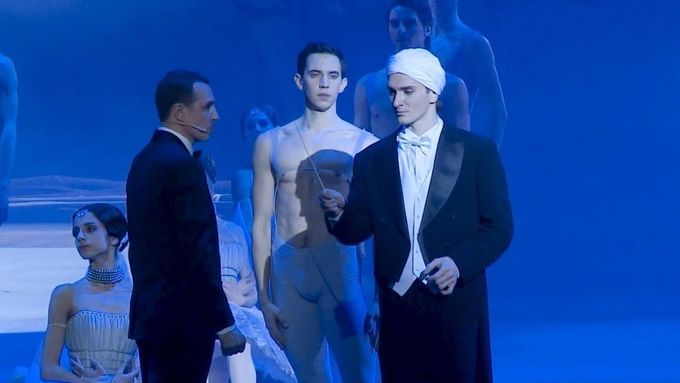 Balet o tanečníkovi Rudolfu Nurejevovi měl ve Velkém divadle premiéru s půlročním zpožděním zřejmě po tlaku ze strany ruského ministerstva kultury.