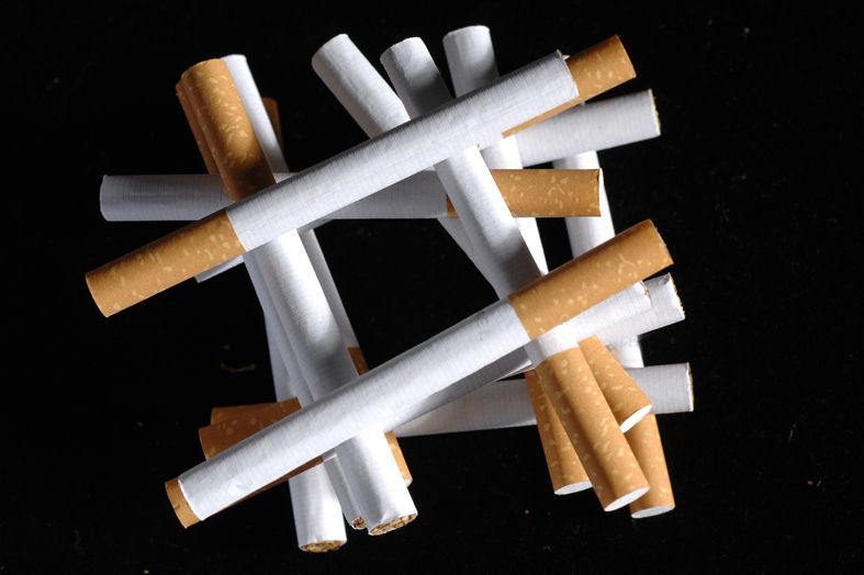 Cigarety postavené do hranice