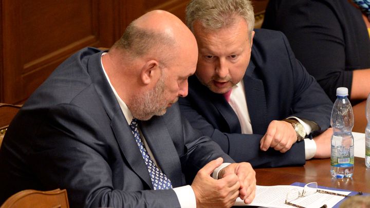 Míň chtít, míň mít, pochválili ministři demonstrující děti. Poté vyhlásili boj suchu