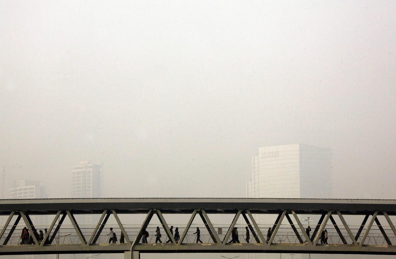 Foto: Podívejte se, jak smog zahaluje život ve městech