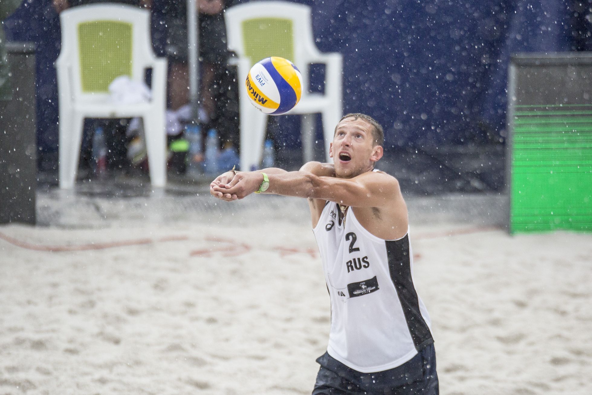 Ostrava Beach Open: Konstantin Semjonov v průtrži mračen (utkání mužů o třetí místo)