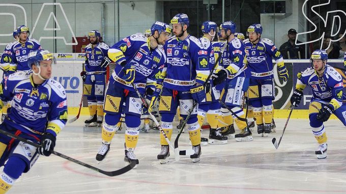 Hokejisté Zlína porazili na turnaji v Trenčíně Bansko Bystricu 2:1.