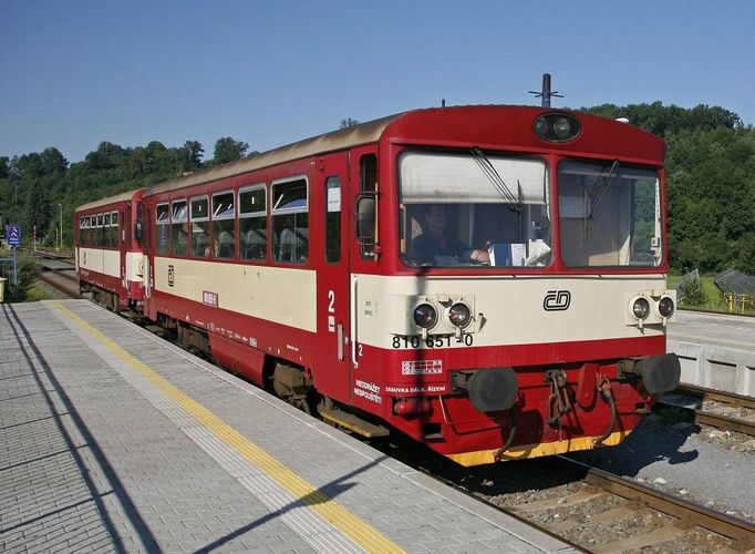 Autobus. Motorový vlak 810. Klasika, dodnes velmi rozšířený typ. Však jich také ve Studénce mezi lety 1973-1982 vyrobily téměř 700 kusů. Lidé jí často obecně říkají "loká