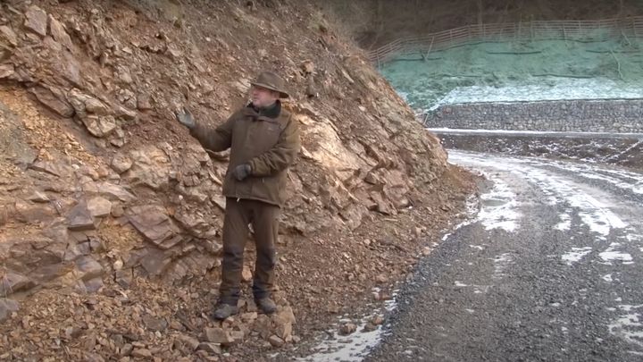 Omilostněný šéf Lán chce dál lom v sídle prezidenta, vydává ho za terénní úpravy; Zdroj foto: youtube.com
