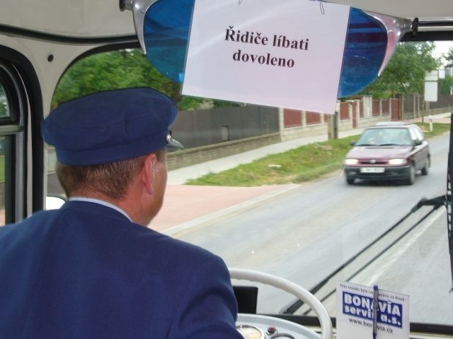 Autobus na trati Praha - Karlovy Vary