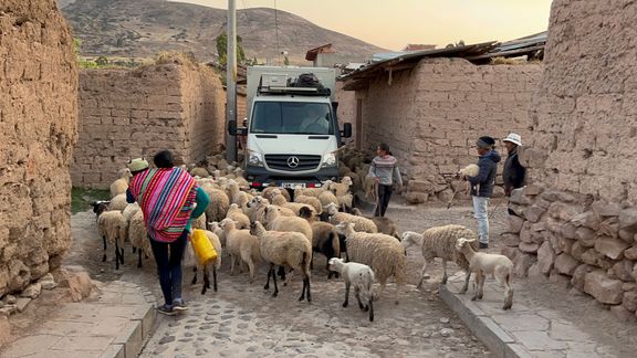 "Navigace vám v Latinské Americe vyhledá cestu bez váhání. Jaká ale bude, můžete jen spekulovat," říká Janek. Cesta k ruinám Moray, údolí Cuzca, Peru.